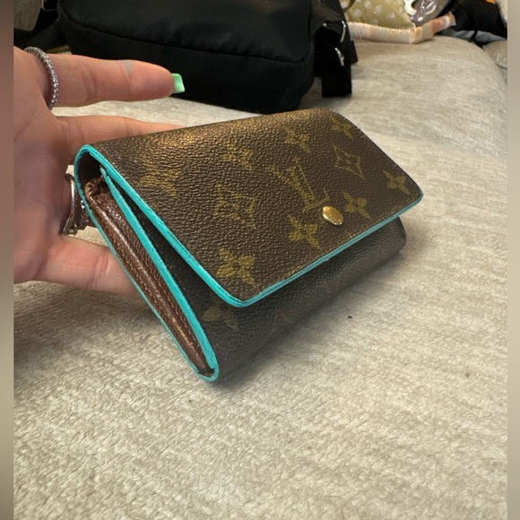 Hand painted LV wallets. 2 separate - Picture 10 of 16
